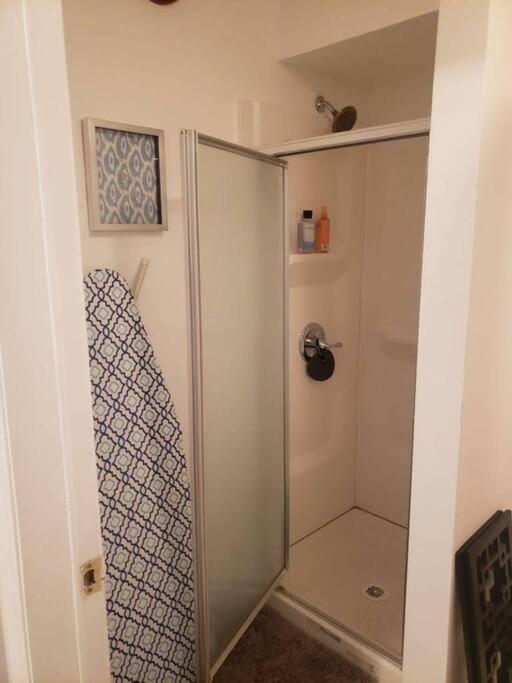 Entire 2-Bed Private Apt - Ewr/Nyc/Outlet Mall Ньюарк Экстерьер фото
